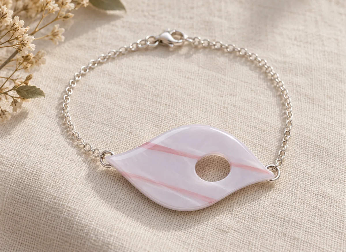 Soft lilac leaf bracelet with two rose-pink stripes